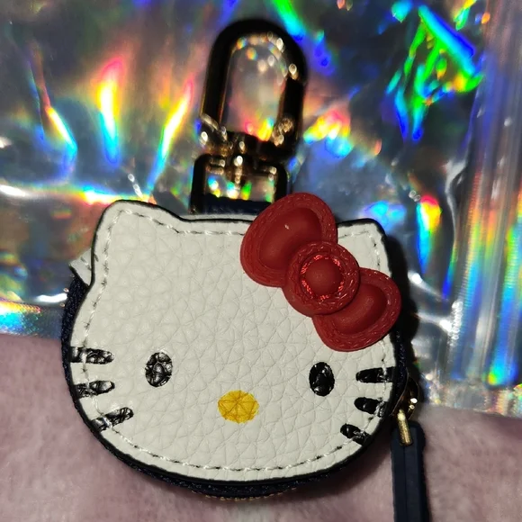 Hello Kitty White and Red Coin Purse - Picture 3 of 6